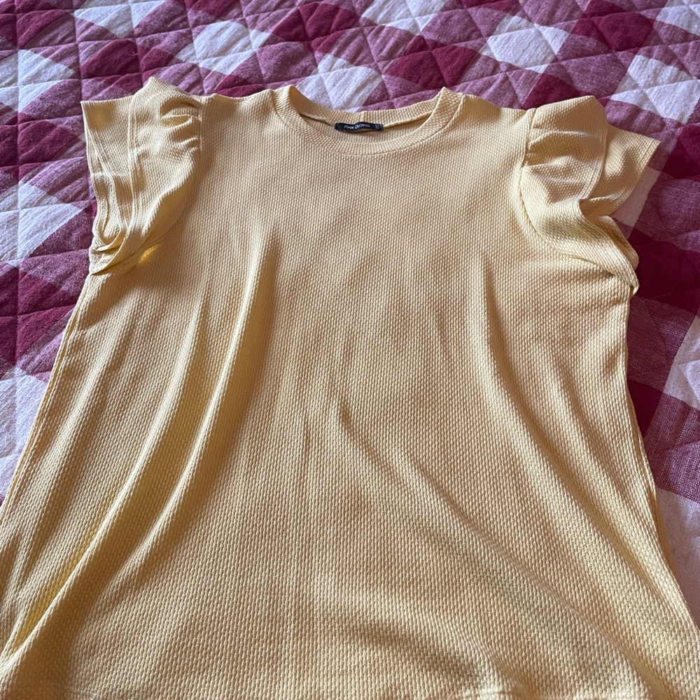 Pink Clover Sunny Yellow Short Sleeve Top